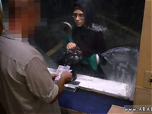 Soldier drills muslim Desperate Arab chick fucks For Money